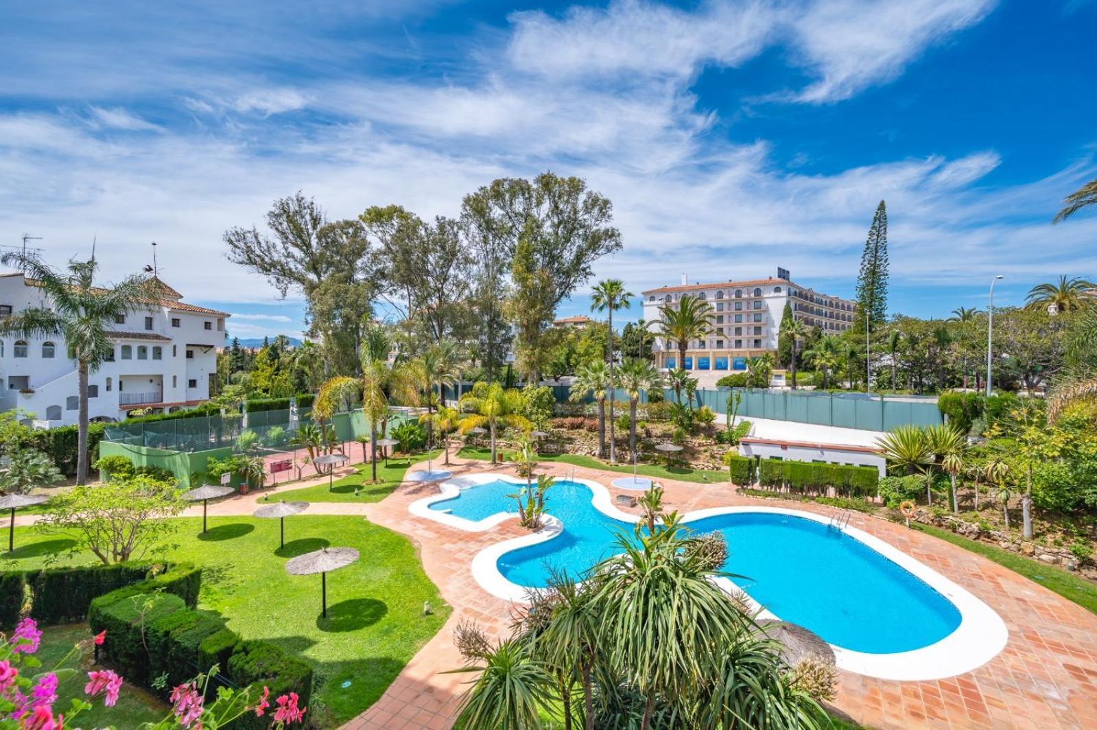 Modern - 2 Bedrooms, Beachside - Puerto Banus Apartamento Marbella
